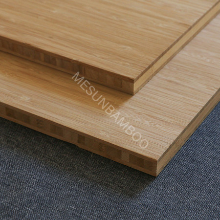 couleur caramel avec des planches de bambou de 3 mètres de longueur