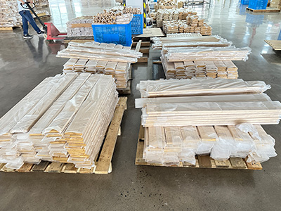 Mengemas rangka tempat tidur bambu